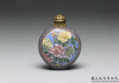 图片[2]-Copper-body painted enamel snuff bottle with peony and lotus panel designs and a purple background, Qing dynasty, Yongzheng reign (1723-1735)-China Archive